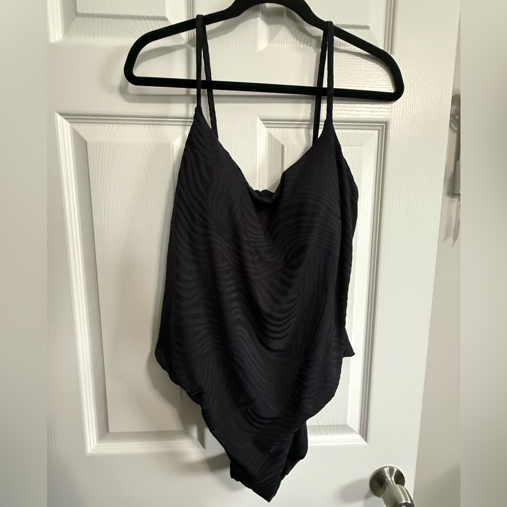 Black Swirl Textured/Patterned One Piece Swimsuit size XXL (20)